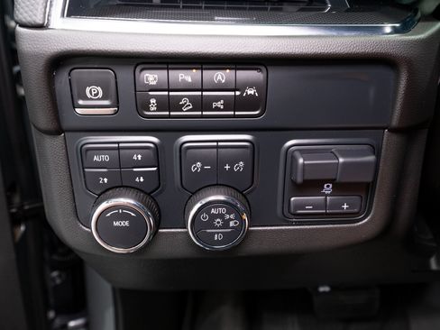 Used 2025 Chevrolet Suburban RST w/ Comfort Package AWD/4WD image 31