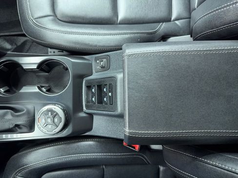 Used 2025 Ford Bronco Badlands image 34