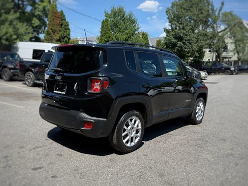 Used 2023 Jeep Renegade Latitude w/ Premium Group AWD/4WD image 8