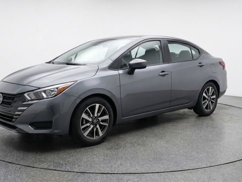 Used 2025 Nissan Versa SV FWD image 3