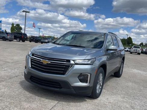 Used 2023 Chevrolet Traverse LT FWD image 4