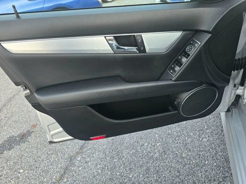 Used 2011 Mercedes-Benz C 300 4MATIC Sedan image 10