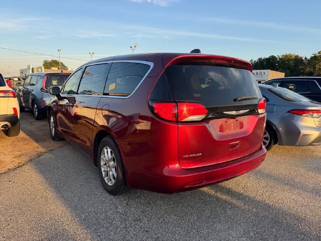 Used 2023 Chrysler Voyager LX FWD image 4