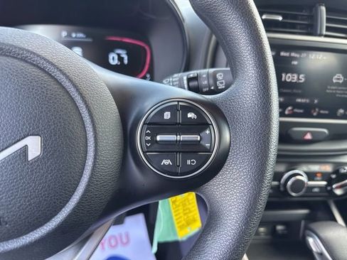 Used 2025 Kia Soul LX w/ LX Technology Package FWD image 15