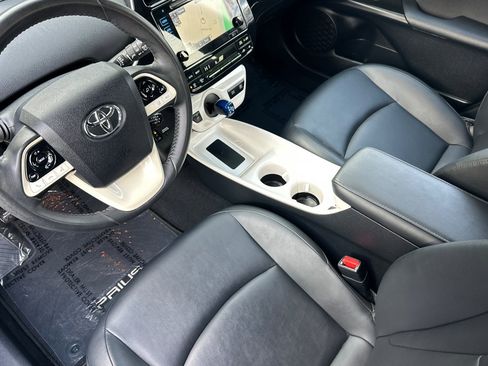 Used 2016 Toyota Prius Four image 10