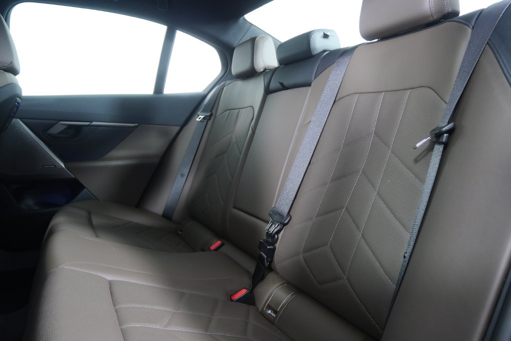 Certified 2026 BMW i5 eDrive40 AWD/4WD image 16