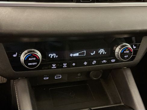 Used 2024 Mitsubishi Outlander SE Black Edition image 24