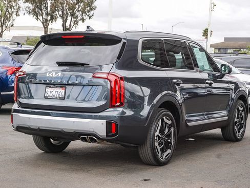 Certified 2024 Kia Telluride S FWD image 7