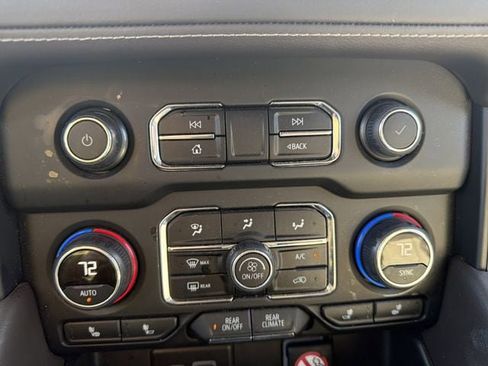 Used 2024 Chevrolet Suburban LT image 24