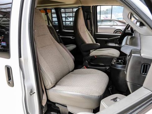 Used 2023 Chevrolet Express 3500 LS image 27