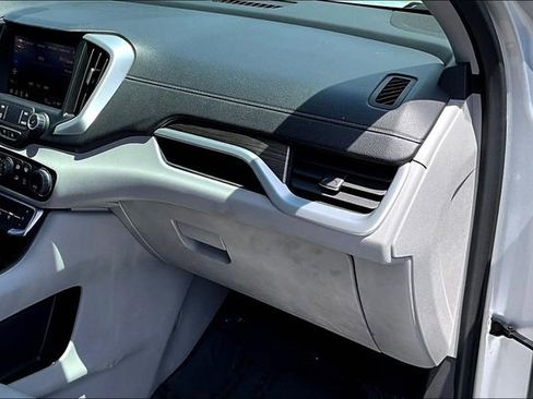 Used 2022 GMC Terrain SLT image 18