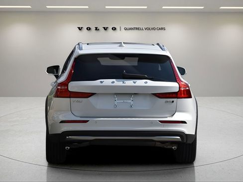 Certified 2026 Volvo V60 B5 Cross Country Plus w/ Protection Package Premier AWD/4WD image 5
