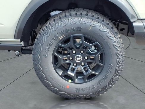 New 2026 Ford Bronco Badlands image 4