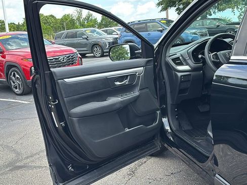 Used 2017 Honda CR-V LX image 11