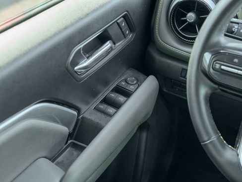 Used 2024 Chevrolet Colorado ZR2 w/ Technology Package AWD/4WD image 26