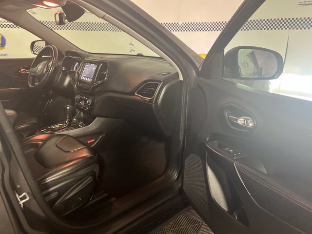 Used 2019 Jeep Cherokee Trailhawk w/ Comfort/Convenience Group AWD/4WD image 12