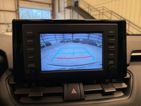 Used 2019 Toyota RAV4 LE image 18