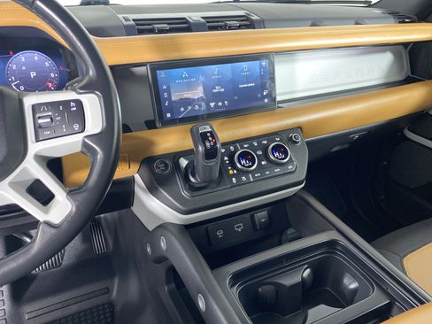 Used 2023 Land Rover Defender 90 X-Dynamic SE image 28