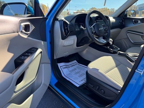 Used 2025 Kia Soul EX image 13