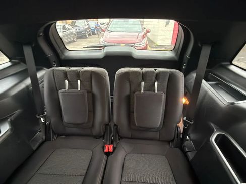 Used 2017 Ford Explorer XLT image 29