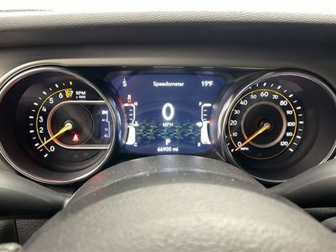 Used 2021 Jeep Gladiator Willys image 16