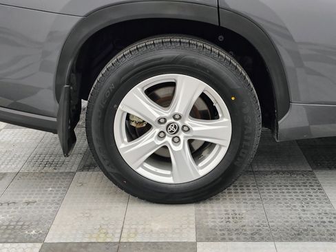 Used 2023 Toyota Highlander LE image 12