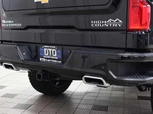 Used 2024 Chevrolet Silverado 1500 High Country w/ High Country Premium Package image 18
