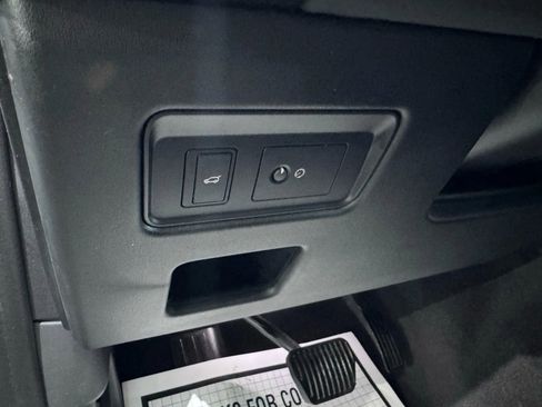 Used 2020 Land Rover Discovery Landmark image 29