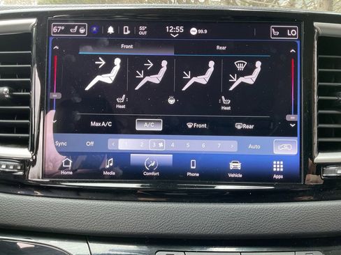 Used 2024 Chrysler Pacifica Touring-L image 20