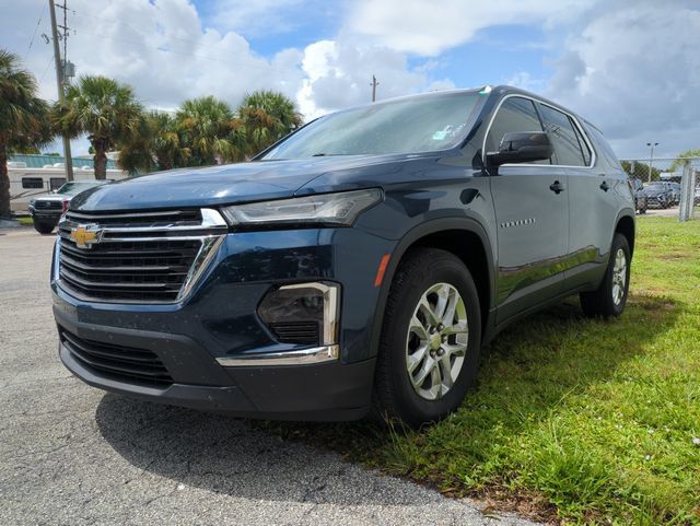 Used 2023 Chevrolet Traverse LS FWD image 2