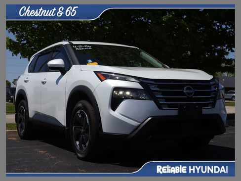 Used 2024 Nissan Rogue SV image 1