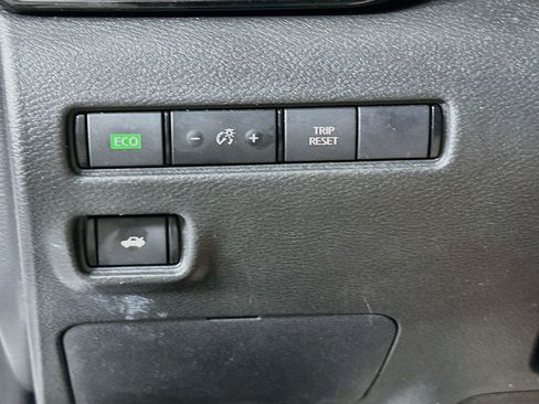 Used 2024 Nissan Sentra SV FWD image 17