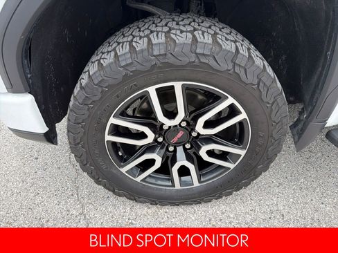 Used 2024 GMC Sierra 1500 AT4 w/ Technology Package AWD/4WD image 11