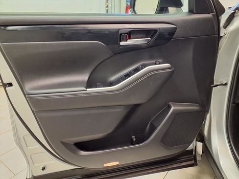 Used 2024 Toyota Highlander XLE image 28