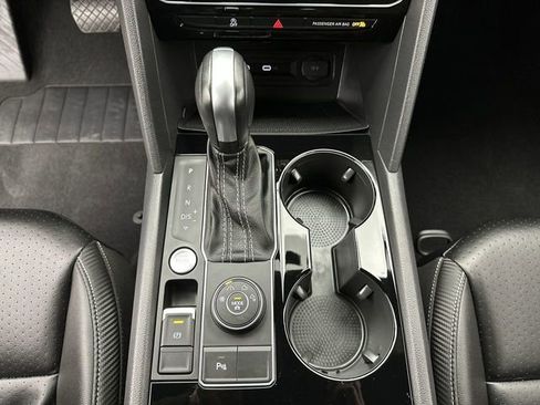 Used 2023 Volkswagen Atlas Cross Sport SE image 19