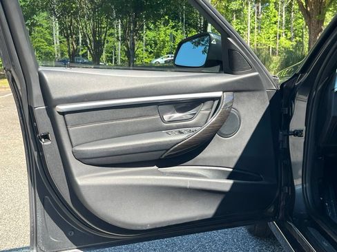 Used 2018 BMW 330i Sedan RWD image 9