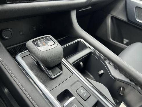 Used 2024 Nissan Pathfinder SL FWD image 16