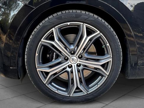 Used 2022 Maserati Levante Modena S image 10