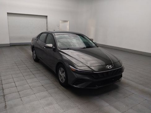 Used 2025 Hyundai Elantra SE FWD image 13