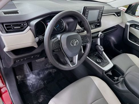 Certified 2021 Toyota RAV4 XLE Premium AWD/4WD image 19