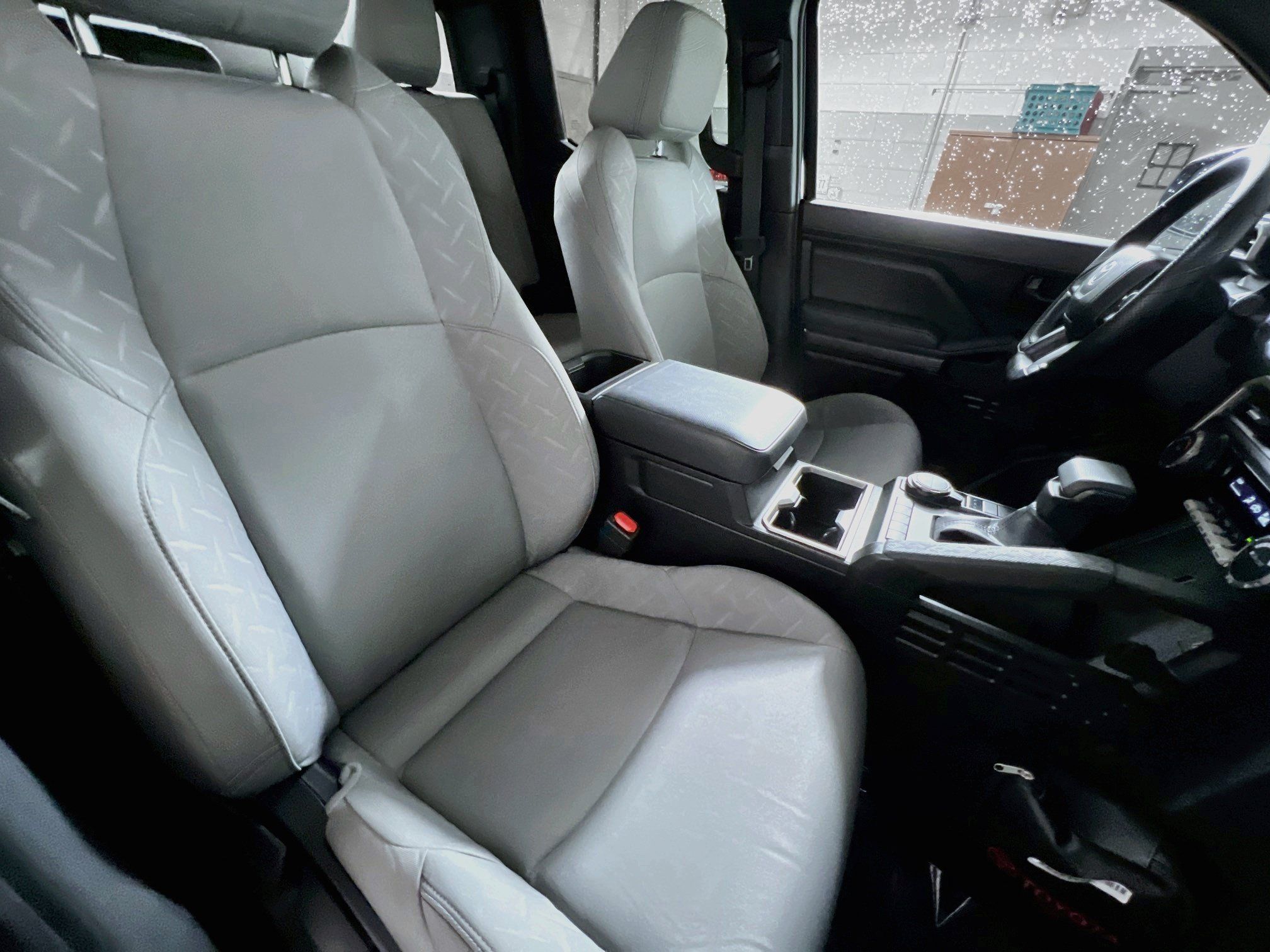 Used 2025 Toyota Tacoma SR5 AWD/4WD image 29