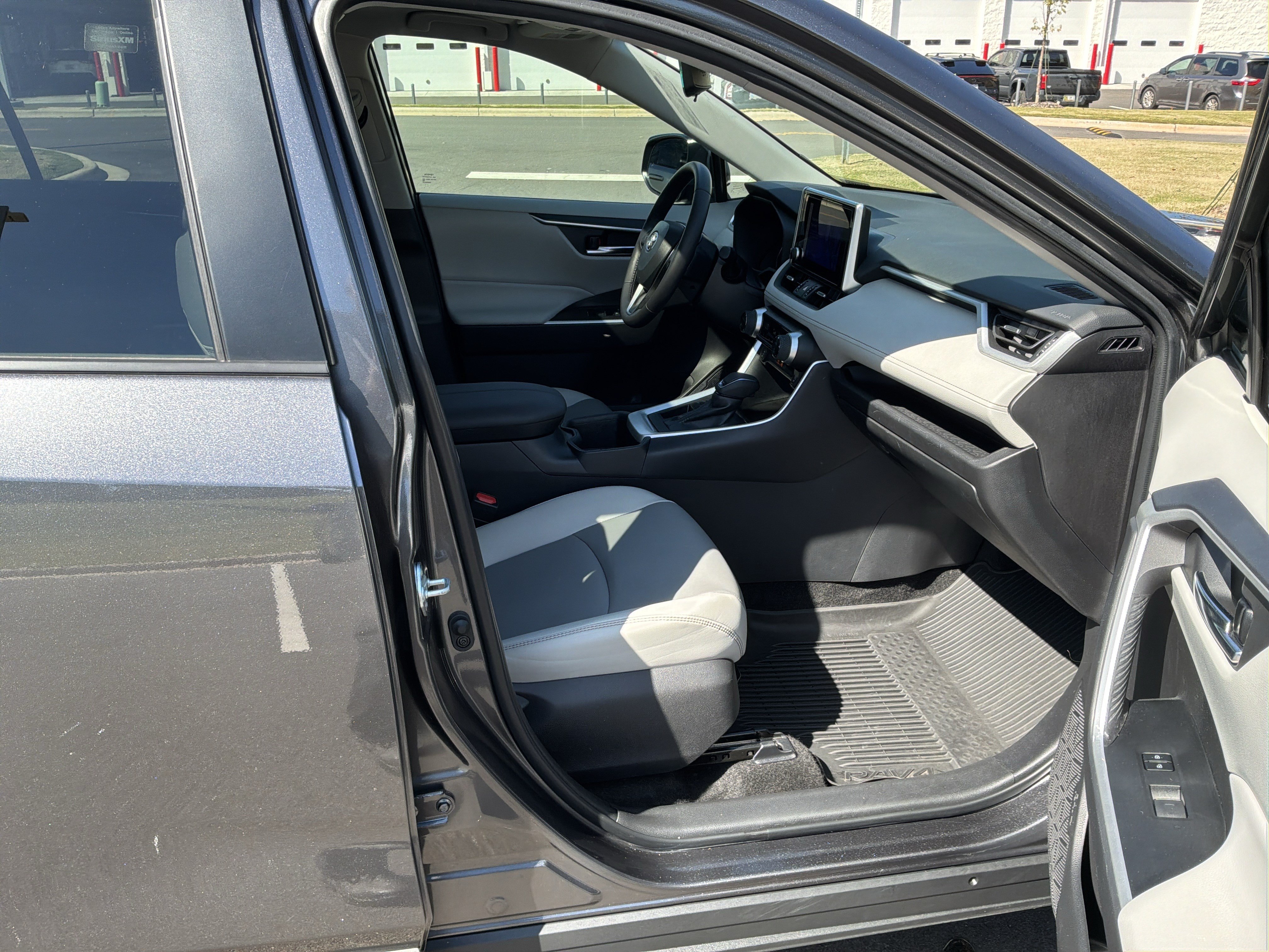 Used 2024 Toyota RAV4 XLE Premium FWD image 33