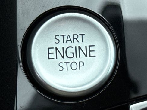 Certified 2024 Volkswagen Taos SE image 25