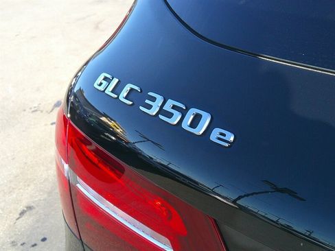 Used 2019 Mercedes-Benz GLC 350e 4MATIC image 23