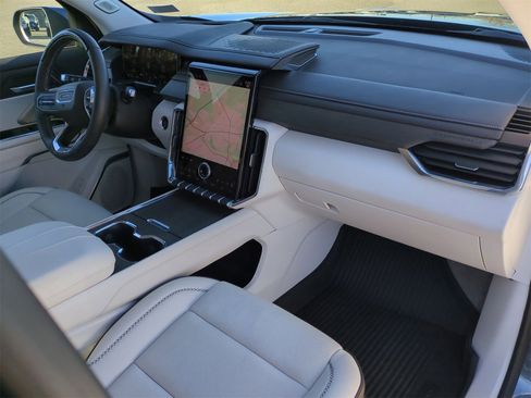 Certified 2024 GMC Acadia Denali w/ Super Cruise Package image 32