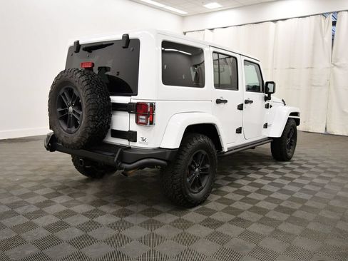 Used 2017 Jeep Wrangler Unlimited Sahara AWD/4WD image 8