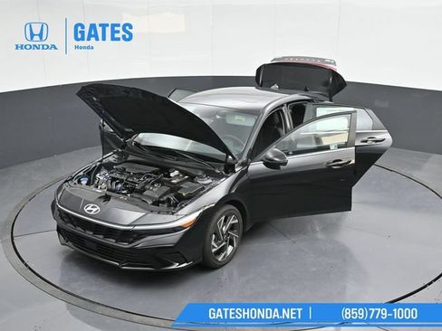 Used 2025 Hyundai Elantra Limited w/ Cargo Package FWD image 59