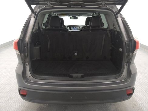 Used 2019 Toyota Highlander XLE image 29