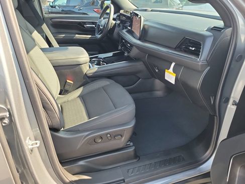Used 2026 Chevrolet Suburban LS RWD image 15