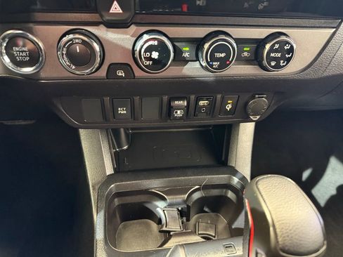 Used 2018 Toyota Tacoma TRD Off-Road image 24